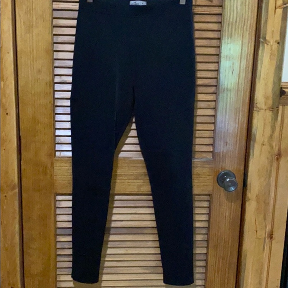 High waisted moto-style leggings by Hollister
